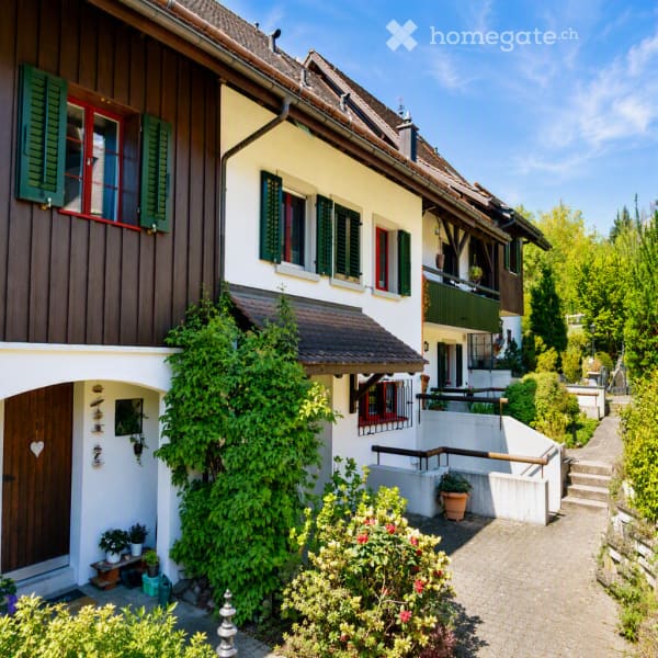 Immobilie in Wolfhausen - Charmantes 5.5-Zimmer-Zweifamilienhaus in Wolfhausen - Bild 0