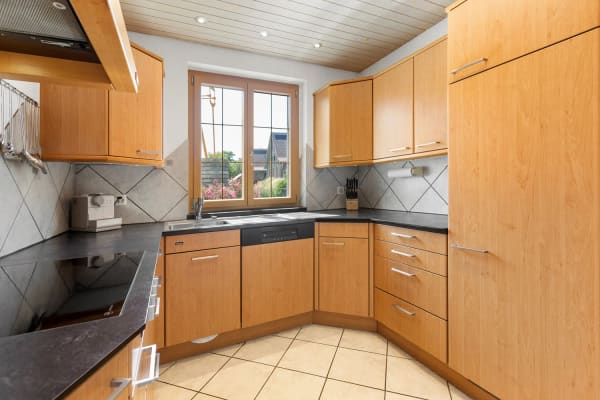 Immobilie in Grafstal - Ein Haus mit Geschichte: Grosszügiges 6.5-EFH mit schönem Wintergarten - Bild 2
