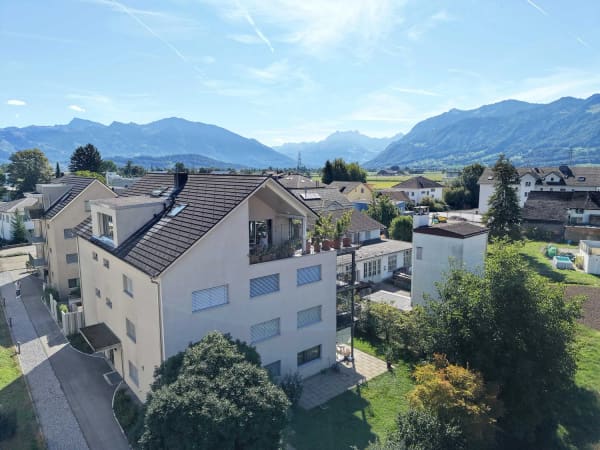 Immobilie in Tuggen - Charmante 4.5 Zimmer-Dachwohnung - Bild 0