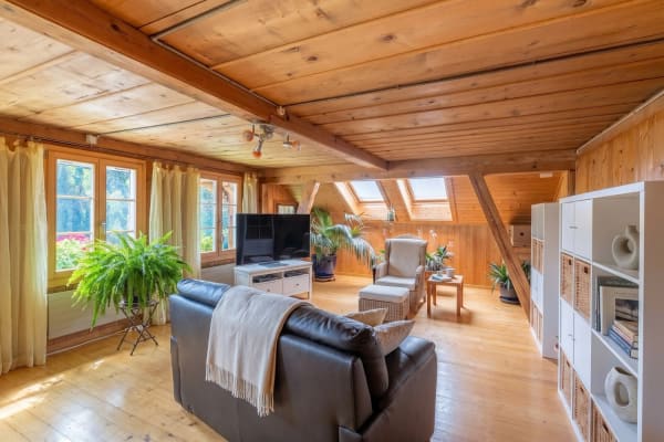 Immobilie in Zweisimmen - Simmentaler Bauernhaus mit zwei Wohnungen und freier  Bergsicht - Bild 2