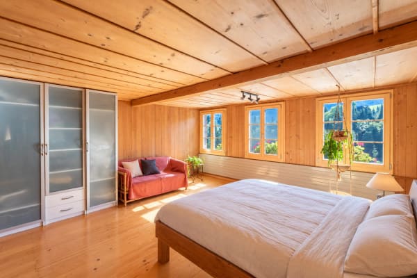 Immobilie in Zweisimmen - Simmentaler Bauernhaus mit zwei Wohnungen und freier  Bergsicht - Bild 4