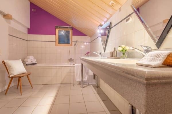 Immobilie in Zweisimmen - Simmentaler Bauernhaus mit zwei Wohnungen und freier  Bergsicht - Bild 6