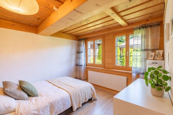 Immobilie in Zweisimmen - Simmentaler Bauernhaus mit zwei Wohnungen und freier  Bergsicht - Bild 8