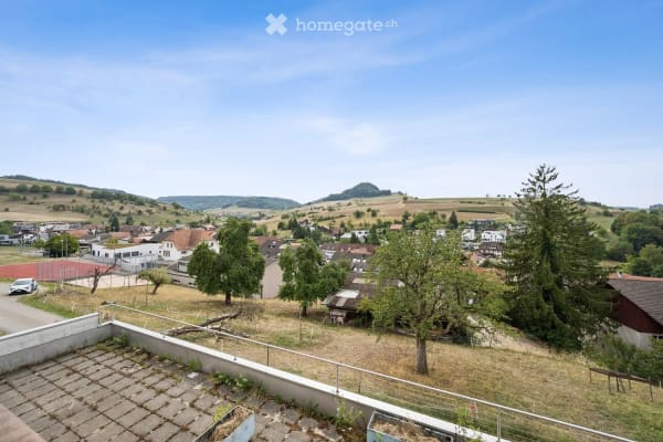 Immobilie in Wil Ag - Panoramalage mit viel Potenzial, zwei Wohnungen und grosse Terrasse - Bild 0