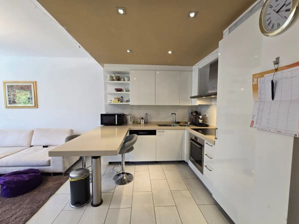 Immobilie in Melide - Helle 2,5-Zi. Wohnung mit Seeblick mit Terrasse und Parkplatz - Bild 8