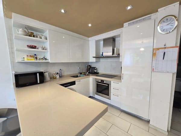 Immobilie in Melide - Helle 2,5-Zi. Wohnung mit Seeblick mit Terrasse und Parkplatz - Bild 9