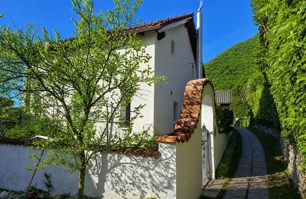 Immobilie in Brione Sopra Minusio - Zweitwohnsitz - Charmantes typisches Tessiner Haus/Rustico - Bild 0