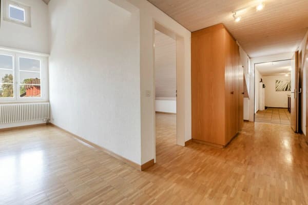 Immobilie in Hettlingen - Charmante 3.5-Zimmer-Dachwohnung mit grosszÃ¼gigem Gartenbereich - Bild 2