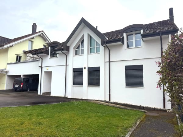Immobilie in Büsserach - Teilsaniertes Zweifamilienhaus mit Entwicklungspotenzial - Bild 0