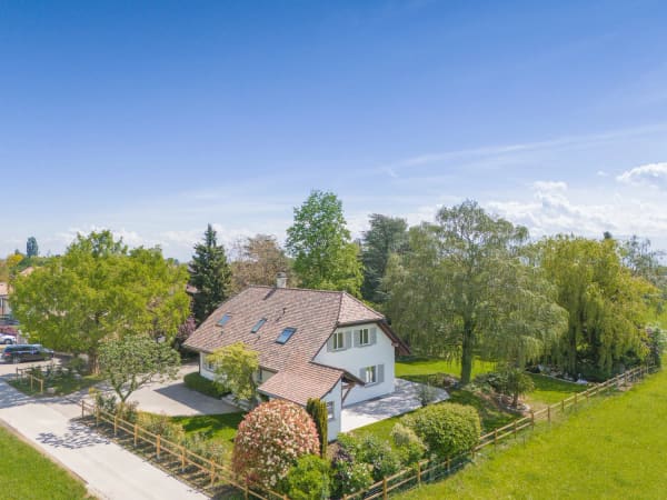 Immobilie in Grens - Villa individuelle rénovée avec vue panoramique à 5 minutes de Nyon - Bild 0