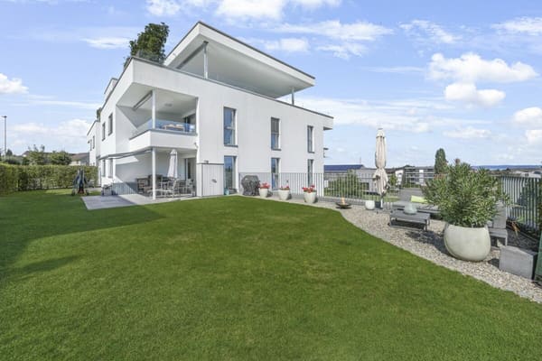 Immobilie in Tübach - Selten in Tübach - 4.5 Zimmer-Whg. mit 220m² Garten, privater Waschküche & Bodenseeblick - Bild 1