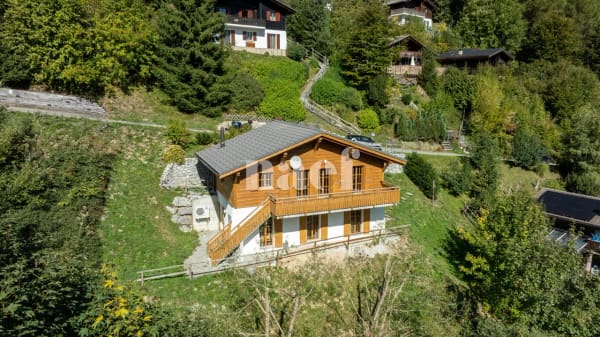 Immobilie in Moléson-sur-gruyères - Chalet soigné dans un cadre d'exception à vendre à Moléson-sur-Gruyères - Bild 1