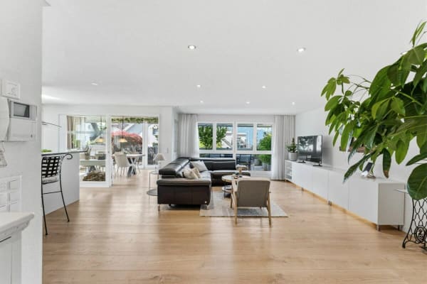 Immobilie in Greppen - Moderne und gepflegte 4.5-Zimmerwohnung mit grosszügiger Sonnenterrasse in Greppen - Bild 2