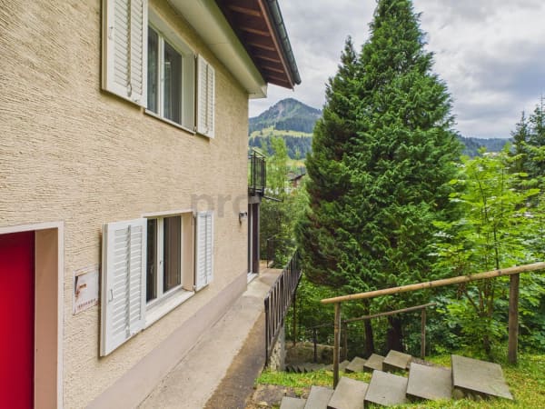 Immobilie in Oberiberg - Sonniges Refugium im Erdgeschoss: Eigener Waldanteil, Garten-Feeling & Skilift in Gehdistanz! - Bild 5