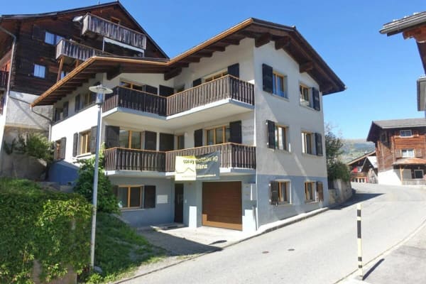 Immobilie in Luven - Zweifamilienhaus mit zwei 4Â½-Zimmer-Wohnungen, Wohnung Nr. 1 - Bild 0