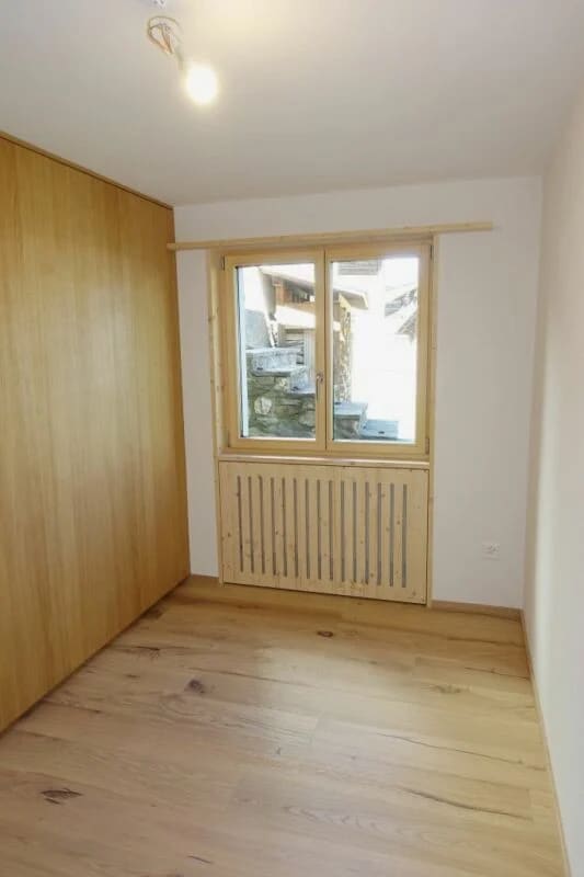 Immobilie in Luven - Zweifamilienhaus mit zwei 4Â½-Zimmer-Wohnungen, Wohnung Nr. 1 - Bild 8