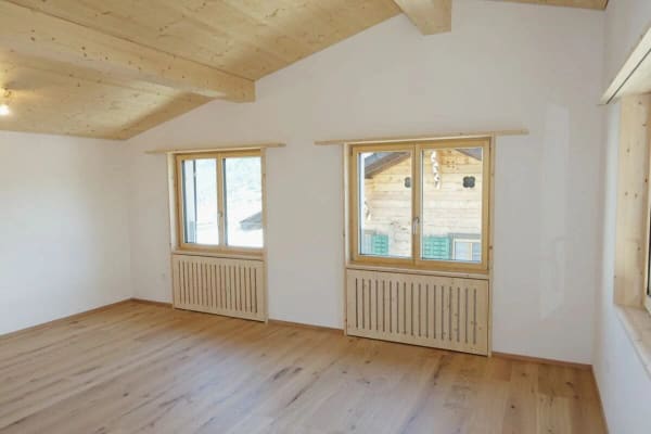 Immobilie in Luven - Zweifamilienhaus mit zwei 4Â½-Zimmer-Wohnungen, Wohnung Nr. 2 - Bild 1