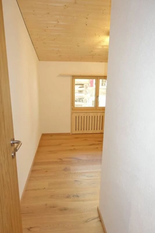 Immobilie in Luven - Zweifamilienhaus mit zwei 4Â½-Zimmer-Wohnungen, Wohnung Nr. 2 - Bild 8