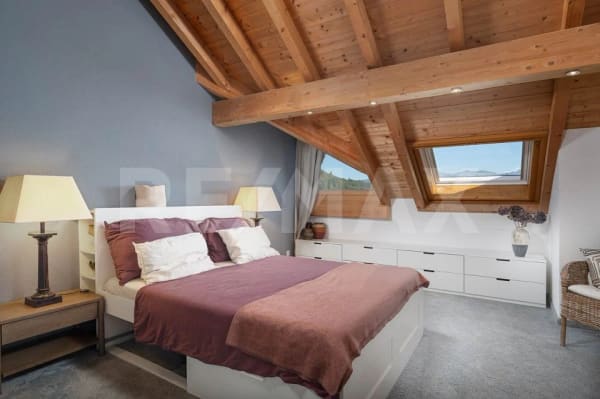 Immobilie in Tuggen - Besonderes Wohngefühl mitten in Tuggen! Grosse 3.5-Zimmer-Dachwohnung mit Galerie zu kaufen - Bild 8
