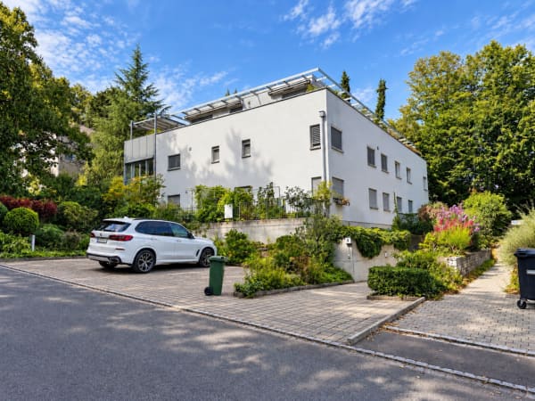 Immobilie in Bottmingen - Gepflegte 4.5 Zi.-Wohnung mit Wintergarten und Balkon - Bild 0