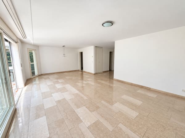 Immobilie in Bottmingen - Gepflegte 4.5 Zi.-Wohnung mit Wintergarten und Balkon - Bild 2