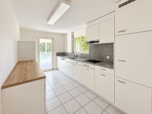 Immobilie in Bottmingen - Gepflegte 4.5 Zi.-Wohnung mit Wintergarten und Balkon - Bild 4