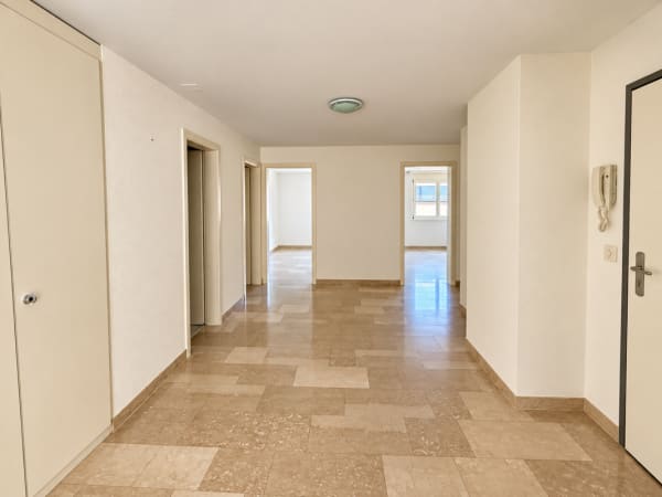Immobilie in Bottmingen - Gepflegte 4.5 Zi.-Wohnung mit Wintergarten und Balkon - Bild 7