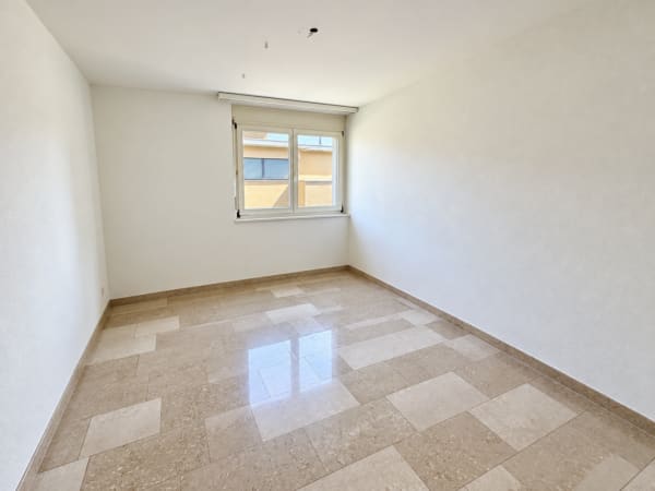 Immobilie in Bottmingen - Gepflegte 4.5 Zi.-Wohnung mit Wintergarten und Balkon - Bild 9