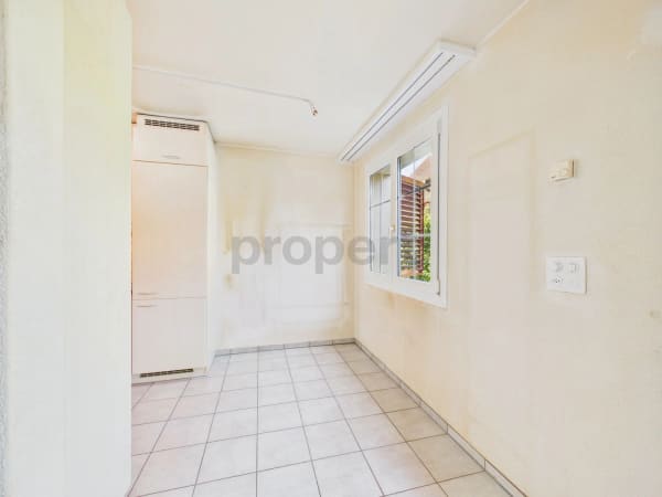 Immobilie in Oberglatt Zh - Gemütliche 3.5-Zimmer-Gartenwohnung mit Kamin und Gestaltungspotenzial - Bild 10