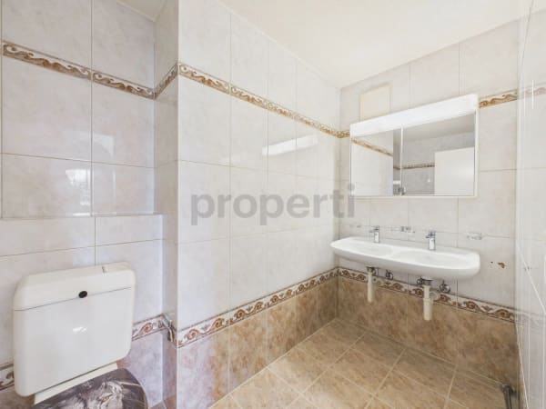 Immobilie in Oberglatt Zh - Gemütliche 3.5-Zimmer-Gartenwohnung mit Kamin und Gestaltungspotenzial - Bild 11