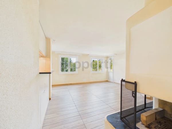 Immobilie in Oberglatt Zh - Gemütliche 3.5-Zimmer-Gartenwohnung mit Kamin und Gestaltungspotenzial - Bild 4