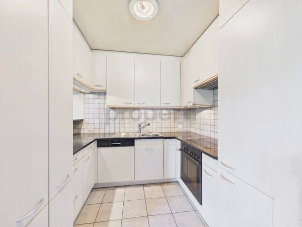 Immobilie in Oberglatt Zh - Gemütliche 3.5-Zimmer-Gartenwohnung mit Kamin und Gestaltungspotenzial - Bild 5