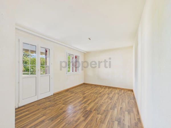 Immobilie in Oberglatt Zh - Gemütliche 3.5-Zimmer-Gartenwohnung mit Kamin und Gestaltungspotenzial - Bild 7