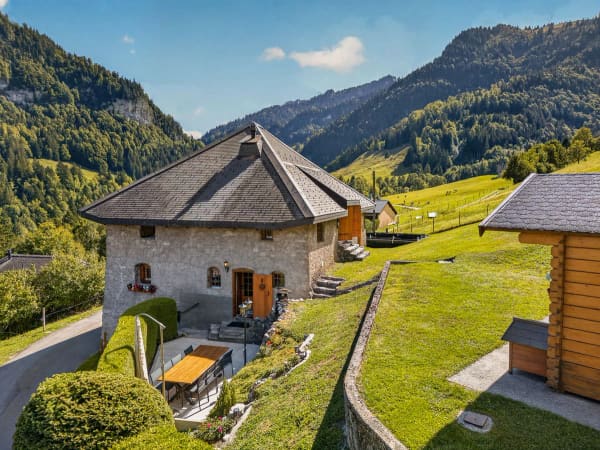 Immobilie in Montbovon - Maison de 1691 avec cachet, vue dÃ©gagÃ©e et panneaux entiÃ¨rement rÃ©novÃ©e  - Haut-Intyamon - Bild 0