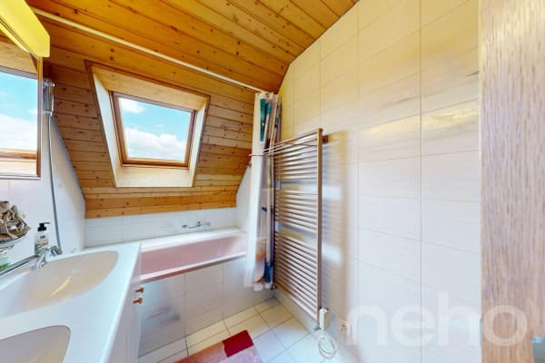Immobilie in Dotzigen - Aussergewöhnliche 5.5-Zimmer-Maisonette mit Wellnessbereich - Bild 11