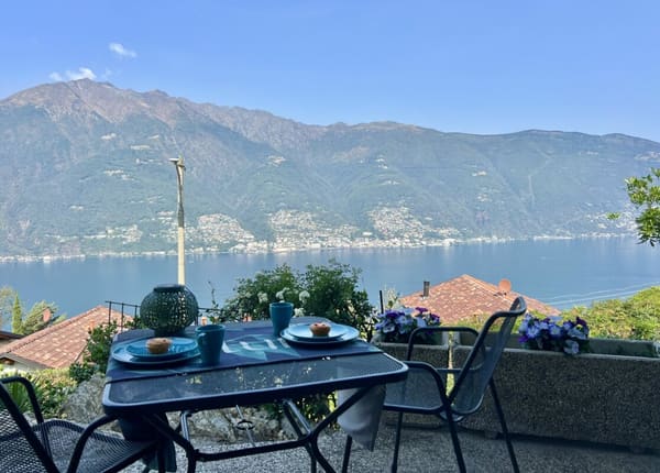 Immobilie in Caviano - ITALIEN - Lago Maggiore, NÃ¤he Schweizer Grenze, DoppelhaushÃ¤lfte mit Seesicht - Bild 1