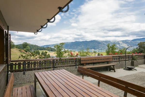 Immobilie in Meierskappel - 5.5-Zimmer Bijou mit grosser WohnkÃ¼che an idyllischer Lage mit Seesicht - Bild 2