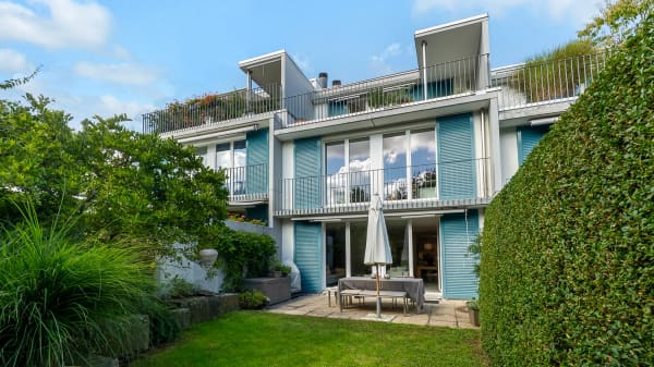 Immobilie in Oberrieden - GemÃ¼tliches 5.5 Zimmer-Reihenmittelhaus mit Garten und zwei Sonnenterr - Bild 0