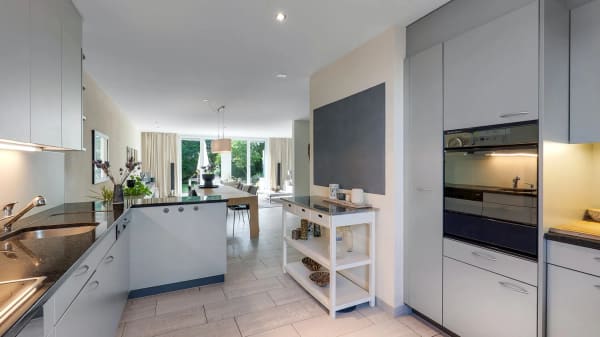Immobilie in Oberrieden - GemÃ¼tliches 5.5 Zimmer-Reihenmittelhaus mit Garten und zwei Sonnenterr - Bild 2