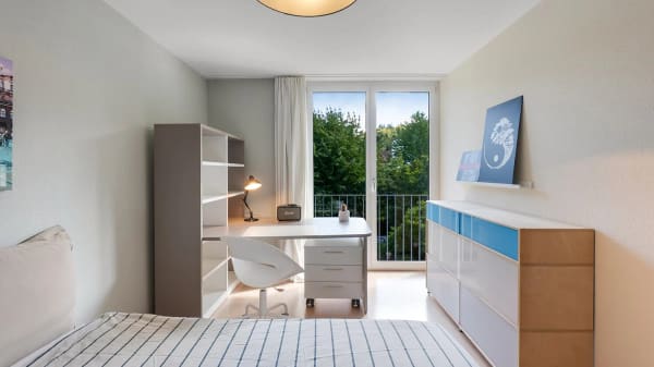 Immobilie in Oberrieden - GemÃ¼tliches 5.5 Zimmer-Reihenmittelhaus mit Garten und zwei Sonnenterr - Bild 7