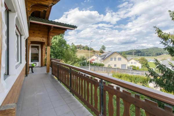 Immobilie in Meierskappel - 2-Familien Chalet mit 6.5 bis 7.5 und 2.5-Zimmer Wohnung, teils mit Seesicht - Bild 3