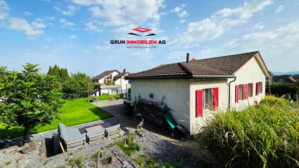 Immobilie in Oetwil Am See - Freistehendes, gut unterhaltenes Einfamilienhaus mit riesigem Wohnraum an grandioser Makrolage - Bild 0