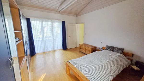Immobilie in Oetwil Am See - Freistehendes, gut unterhaltenes Einfamilienhaus mit riesigem Wohnraum an grandioser Makrolage - Bild 11