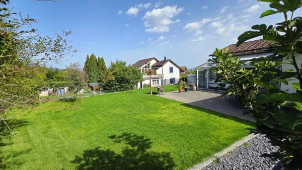 Immobilie in Oetwil Am See - Freistehendes, gut unterhaltenes Einfamilienhaus mit riesigem Wohnraum an grandioser Makrolage - Bild 12