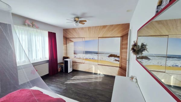 Immobilie in Oetwil Am See - Freistehendes, gut unterhaltenes Einfamilienhaus mit riesigem Wohnraum an grandioser Makrolage - Bild 2