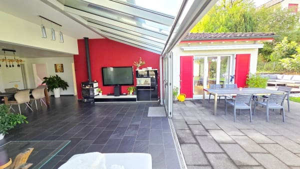 Immobilie in Oetwil Am See - Freistehendes, gut unterhaltenes Einfamilienhaus mit riesigem Wohnraum an grandioser Makrolage - Bild 5