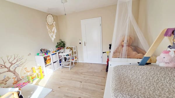 Immobilie in Oetwil Am See - Freistehendes, gut unterhaltenes Einfamilienhaus mit riesigem Wohnraum an grandioser Makrolage - Bild 9