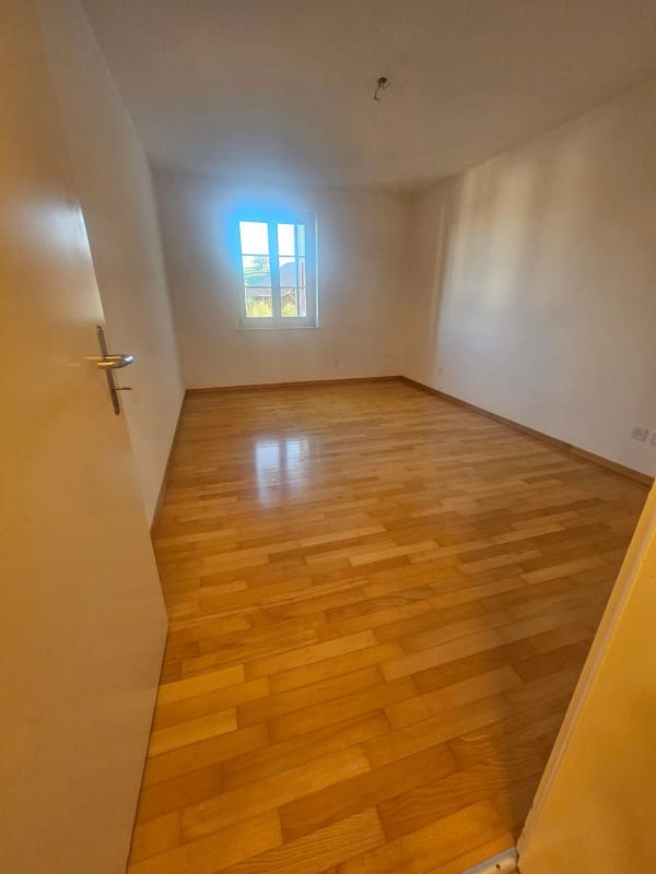 Immobilie in Neerach - 3.5-Zimmer-Wohnung mit schöner Aussicht im steuergünstigen Neerach - Bild 9