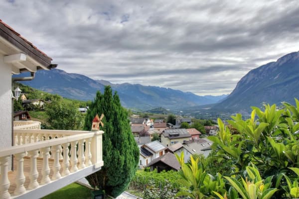 Immobilie in Loc - Villa d'architecte- Loc- Valais Central - Bild 0