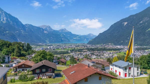 Immobilie in Schattdorf - Doppeleinfamilienhaus mit atemberaubender Panoramaaussicht - Bild 0